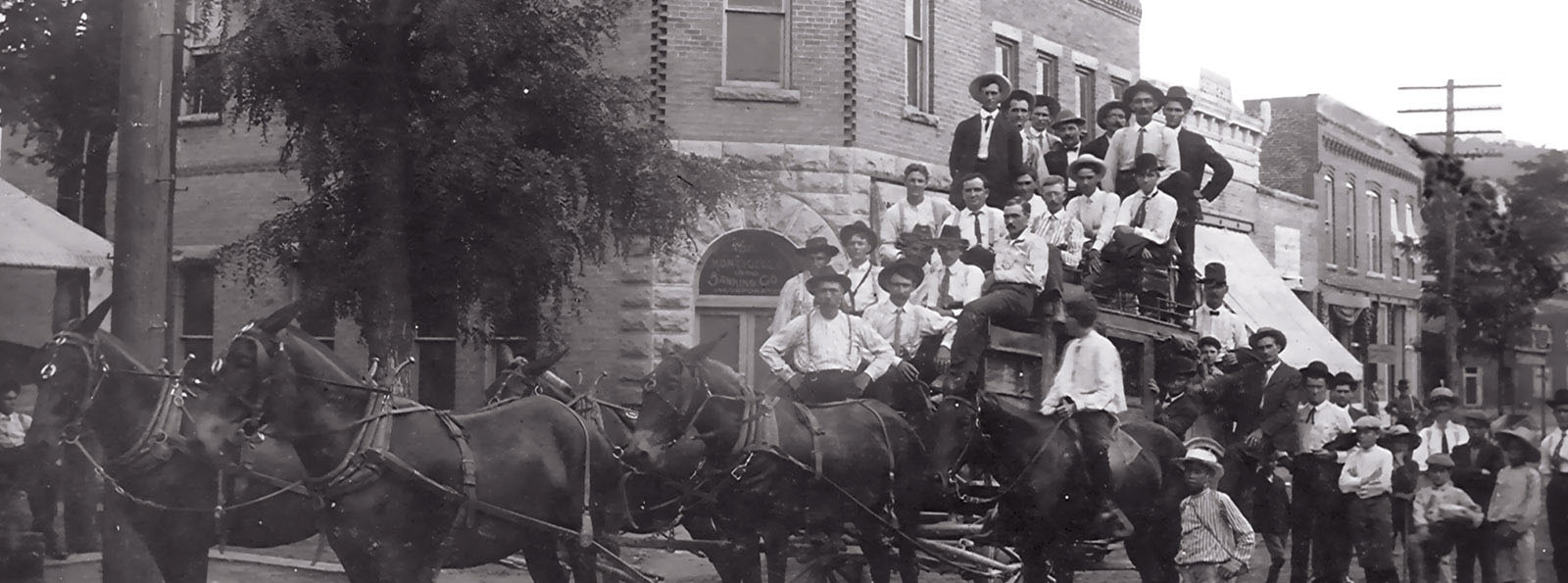 vintage photo of Monticello, KY townsfolk standing in front of Monticello Bank circa late 1800s